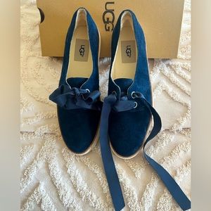 New UGG Carilyn blue suede sneaker